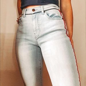 LIGHT WASH HIGH-WASTED RED STRIPE JEANS